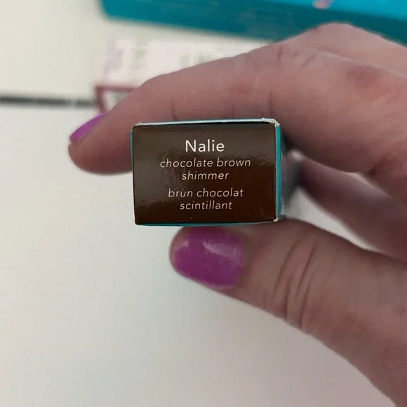 Beauty 3 piece bundle. Thrive and L.W.Y.A.
Eye and lip! - Picture 7 of 8